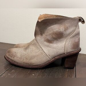 Holding Horses Cobbler Series Distressed Ankle Boots Womens size 7